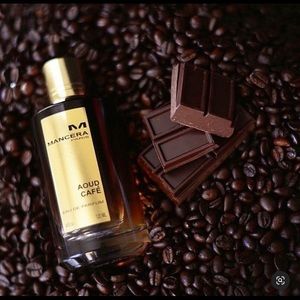 Glass spray bottle
0.27 Fl.Oz. / 8 ml
Holds 120-140 sprays